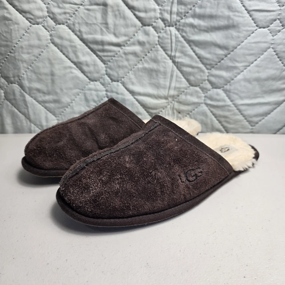 UGG Scuff Slippers Men’s Sz 11 Espresso Suede Sheepskin Wool Lined